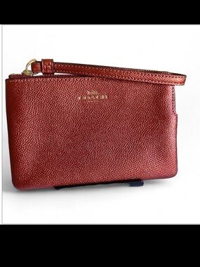 COACH Corner Zip Wristlet METALLIC CHERRY Crossgrain Leather F21070 like new